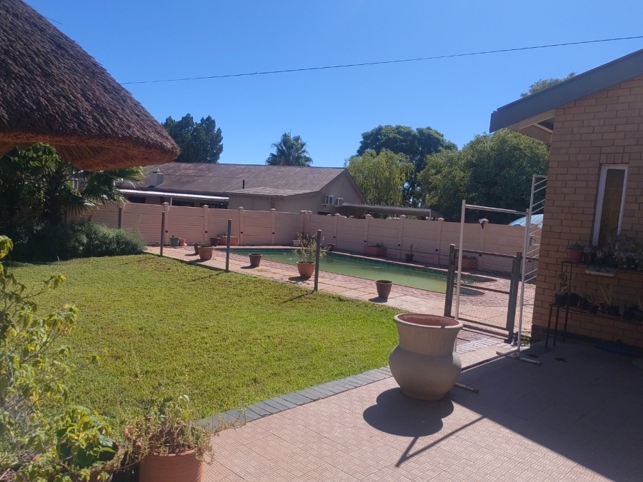 4 Bedroom Property for Sale in Heuwelsig Northern Cape